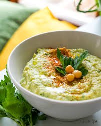 Un "super-aliment" ? il est très bon au goût mais c’est aussi votre allié santé. Au petit déjeuner, au dîner ou en en-cas, à tartiné, rien de tel que le houmous ! Il est riche en vitamines A, C et E, magnésium, du potassium et fer. Bon pour le poids, le diabète et la santé cardiovasculaire. Le houmous favorise le contrôle du poids, aide à stabiliser le taux de sucre dans le sang et à prévenir le diabète et à la santé cardiovasculaire. Bon pour les intolérances.