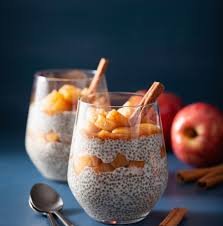 Facile, rapide et savoureux! Les graines de chia sont très nutritives! Elles regorgent de fibres, de protéines et d'oméga 3. Elles possèdent aussi des anti-oxydants qui combattent le radicaux libres et boostent le système immunitaire. Elles contiennent 5 fois plus de calcium que le lait, plus de fer que les épinards ou encore plus de vitamines C que les oranges.