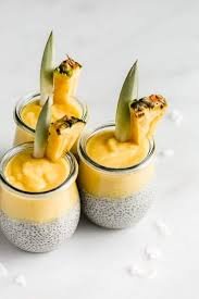 Facile, rapide et savoureux! Les graines de chia sont très nutritives! Elles regorgent de fibres, de protéines et d'oméga 3. Elles possèdent aussi des anti-oxydants qui combattent le radicaux libres et boostent le système immunitaire. Elles contiennent 5 fois plus de calcium que le lait, plus de fer que les épinards ou encore plus de vitamines C que les oranges.